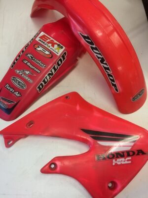 garde boue et arriere plaque avant droite honda 250 cr