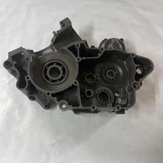 carter moteur droit 125 exc 2004