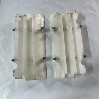 grille de radiateur 125 exc 2004