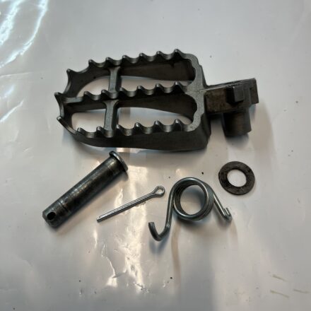 cale pieds gauche 125 yz